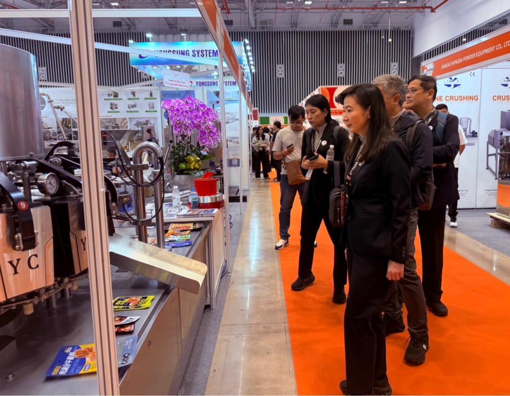 “ดีพร้อม” ร่วมชมนวัตกรรมเครื่องจักร บรรจุภัณฑ์ที่ทันสมัย ในงาน Vietfood & Beverage - Propack 2025 เพื่อใช้ต่อยอดบรรจุภัณฑ์ไทย ใช้ต่อยอดซอฟต์พาวเวอร์อาหาร ให้โตไกลสู่เวทีสากล ตามนโยบาย รมว.เอกนัฏ