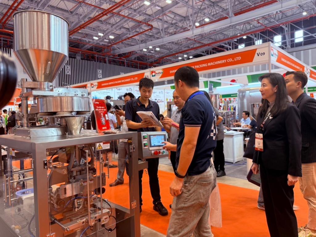 “ดีพร้อม” ร่วมชมนวัตกรรมเครื่องจักร บรรจุภัณฑ์ที่ทันสมัย ในงาน Vietfood & Beverage - Propack 2025 เพื่อใช้ต่อยอดบรรจุภัณฑ์ไทย ใช้ต่อยอดซอฟต์พาวเวอร์อาหาร ให้โตไกลสู่เวทีสากล ตามนโยบาย รมว.เอกนัฏ