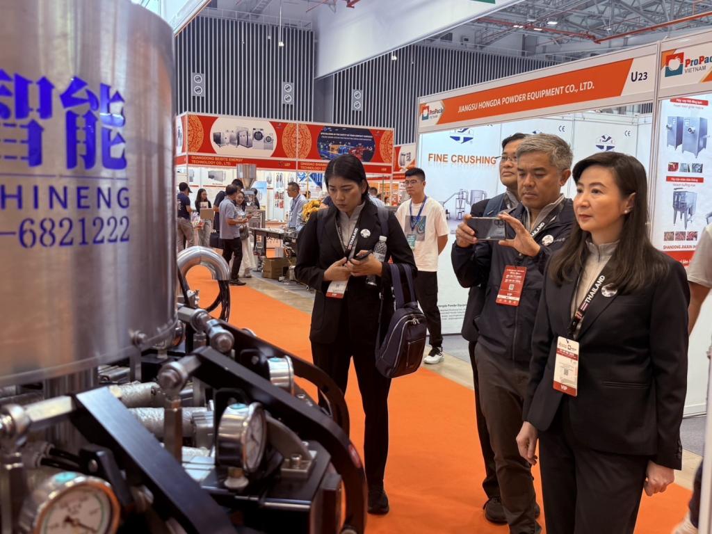 “ดีพร้อม” ร่วมชมนวัตกรรมเครื่องจักร บรรจุภัณฑ์ที่ทันสมัย ในงาน Vietfood & Beverage - Propack 2025 เพื่อใช้ต่อยอดบรรจุภัณฑ์ไทย ใช้ต่อยอดซอฟต์พาวเวอร์อาหาร ให้โตไกลสู่เวทีสากล ตามนโยบาย รมว.เอกนัฏ