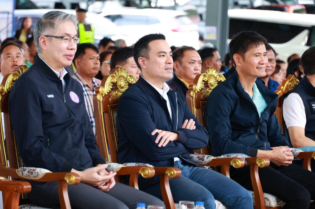 ”รัฐมนตรีเอกนัฏ“ ลงพื้นที่ชัยภูมิ มอบ “ดีพร้อม” สร้างอาชีพ เสริมรายได้ กระตุ้นเศรษฐกิจชุมชนเทพสถิต ภายใต้ DIPROM Community ให้ยั่งยืน