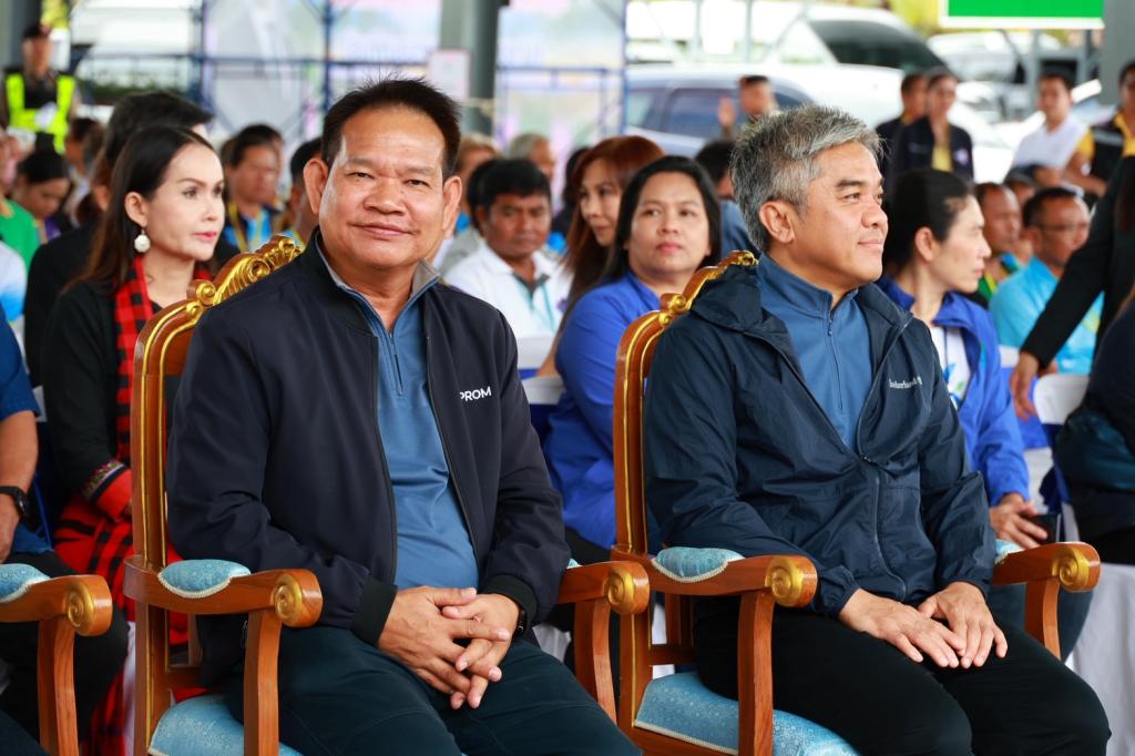 ”รัฐมนตรีเอกนัฏ“ ลงพื้นที่ชัยภูมิ มอบ “ดีพร้อม” สร้างอาชีพ เสริมรายได้ กระตุ้นเศรษฐกิจชุมชนเทพสถิต ภายใต้ DIPROM Community ให้ยั่งยืน
