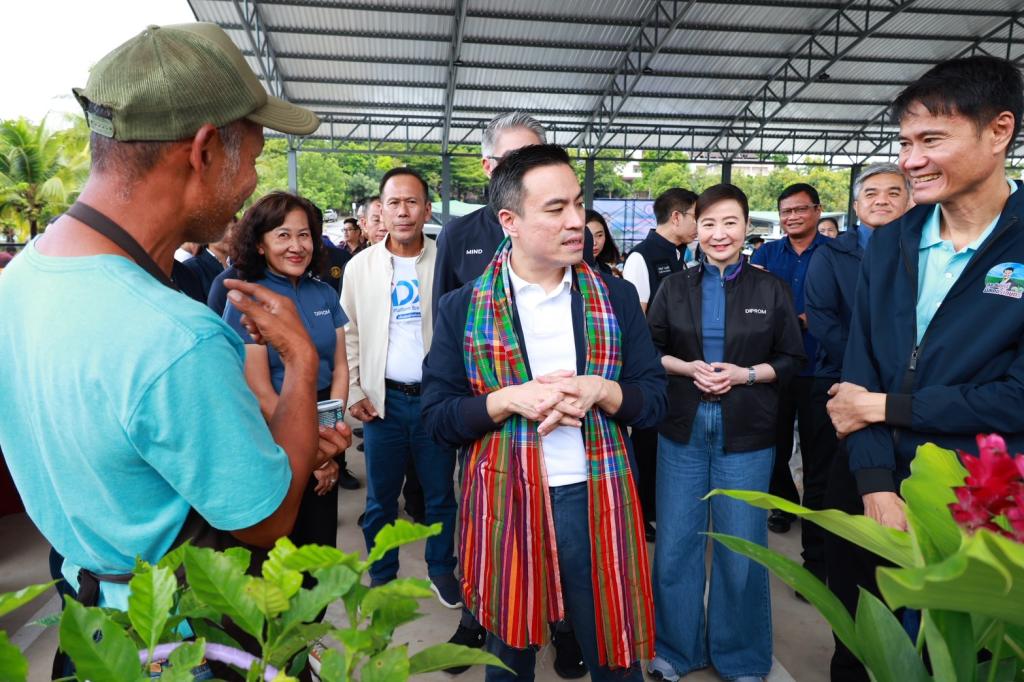 ”รัฐมนตรีเอกนัฏ“ ลงพื้นที่ชัยภูมิ มอบ “ดีพร้อม” สร้างอาชีพ เสริมรายได้ กระตุ้นเศรษฐกิจชุมชนเทพสถิต ภายใต้ DIPROM Community ให้ยั่งยืน
