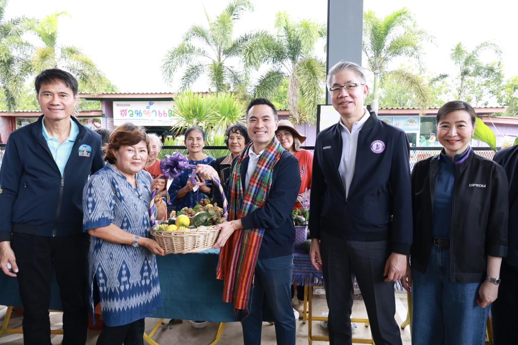 ”รัฐมนตรีเอกนัฏ“ ลงพื้นที่ชัยภูมิ มอบ “ดีพร้อม” สร้างอาชีพ เสริมรายได้ กระตุ้นเศรษฐกิจชุมชนเทพสถิต ภายใต้ DIPROM Community ให้ยั่งยืน
