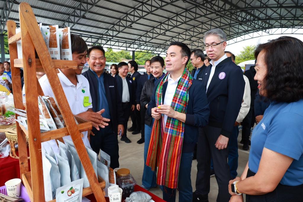 ”รัฐมนตรีเอกนัฏ“ ลงพื้นที่ชัยภูมิ มอบ “ดีพร้อม” สร้างอาชีพ เสริมรายได้ กระตุ้นเศรษฐกิจชุมชนเทพสถิต ภายใต้ DIPROM Community ให้ยั่งยืน