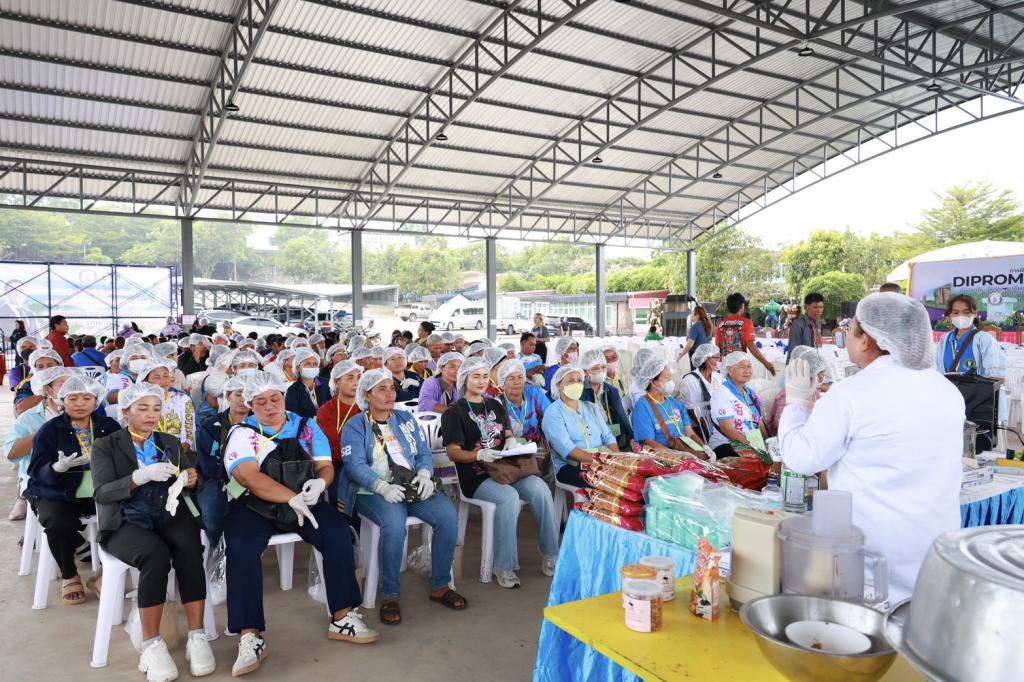 ”รัฐมนตรีเอกนัฏ“ ลงพื้นที่ชัยภูมิ มอบ “ดีพร้อม” สร้างอาชีพ เสริมรายได้ กระตุ้นเศรษฐกิจชุมชนเทพสถิต ภายใต้ DIPROM Community ให้ยั่งยืน