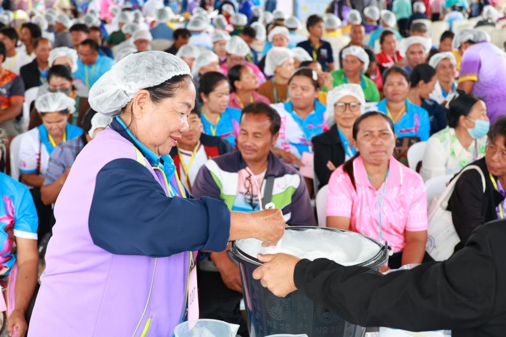 ”รัฐมนตรีเอกนัฏ“ ลงพื้นที่ชัยภูมิ มอบ “ดีพร้อม” สร้างอาชีพ เสริมรายได้ กระตุ้นเศรษฐกิจชุมชนเทพสถิต ภายใต้ DIPROM Community ให้ยั่งยืน