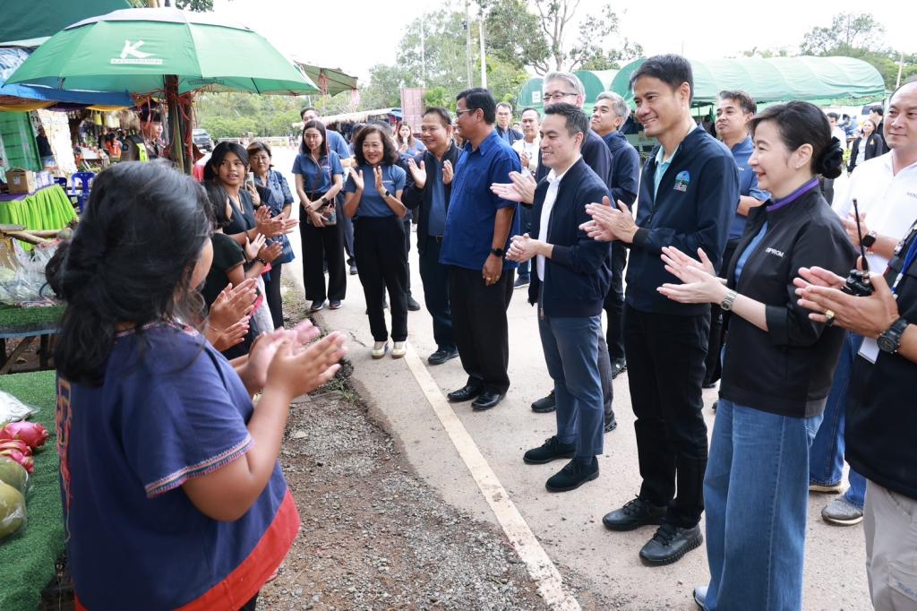 ”รัฐมนตรีเอกนัฏ“ ลงพื้นที่ชัยภูมิ มอบ “ดีพร้อม” สร้างอาชีพ เสริมรายได้ กระตุ้นเศรษฐกิจชุมชนเทพสถิต ภายใต้ DIPROM Community ให้ยั่งยืน