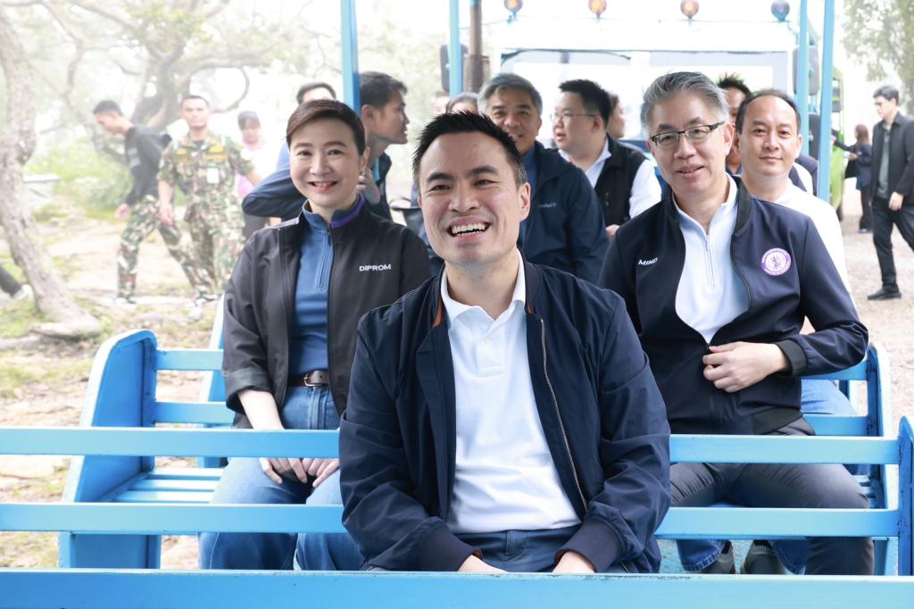 ”รัฐมนตรีเอกนัฏ“ ลงพื้นที่ชัยภูมิ มอบ “ดีพร้อม” สร้างอาชีพ เสริมรายได้ กระตุ้นเศรษฐกิจชุมชนเทพสถิต ภายใต้ DIPROM Community ให้ยั่งยืน