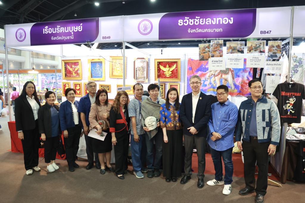 “อธิบดีณัฏฐิญา” นำ “ปลัดณัฐพล” เยี่ยมชมนิทรรศการ แสดงศักยภาพ Soft Power ของไทย ในแนวคิด “Style & Shine สวย มีสไตล์ ใส่สบาย ใส่สนุก” พร้อมอุดหนุน ผปก. ไทย ในงาน OTOP สืบสานอัตลักษณ์ไทย ก้าวไกลสู่สากล