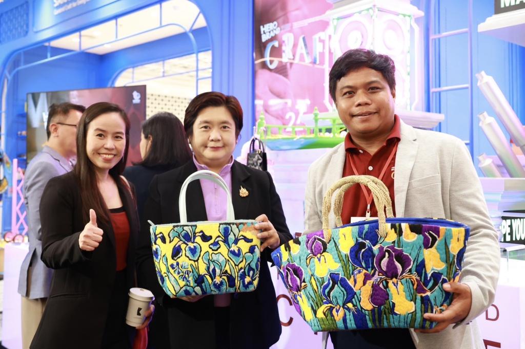 “รองอธิบดีดวงดาว” ร่วมแสดงความยินดี Fashion Hero Brand จุดประกาย Soft Power ดันคราฟต์ไทยสู่ตลาดโลก ตามนโยบาย รมว.เอกนัฏ
