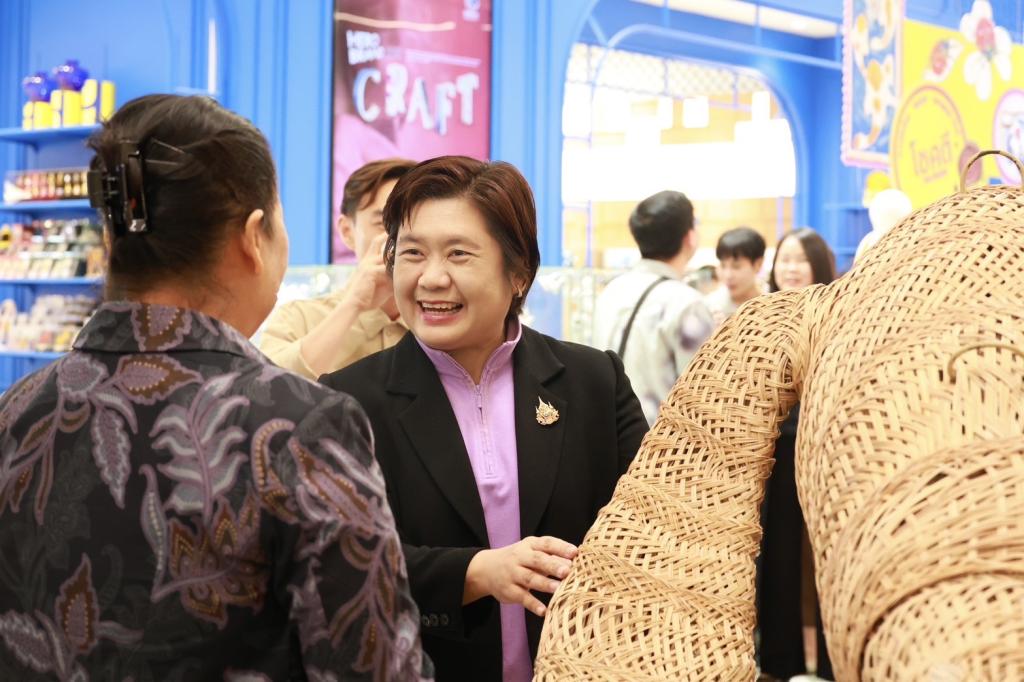 “รองอธิบดีดวงดาว” ร่วมแสดงความยินดี Fashion Hero Brand จุดประกาย Soft Power ดันคราฟต์ไทยสู่ตลาดโลก ตามนโยบาย รมว.เอกนัฏ