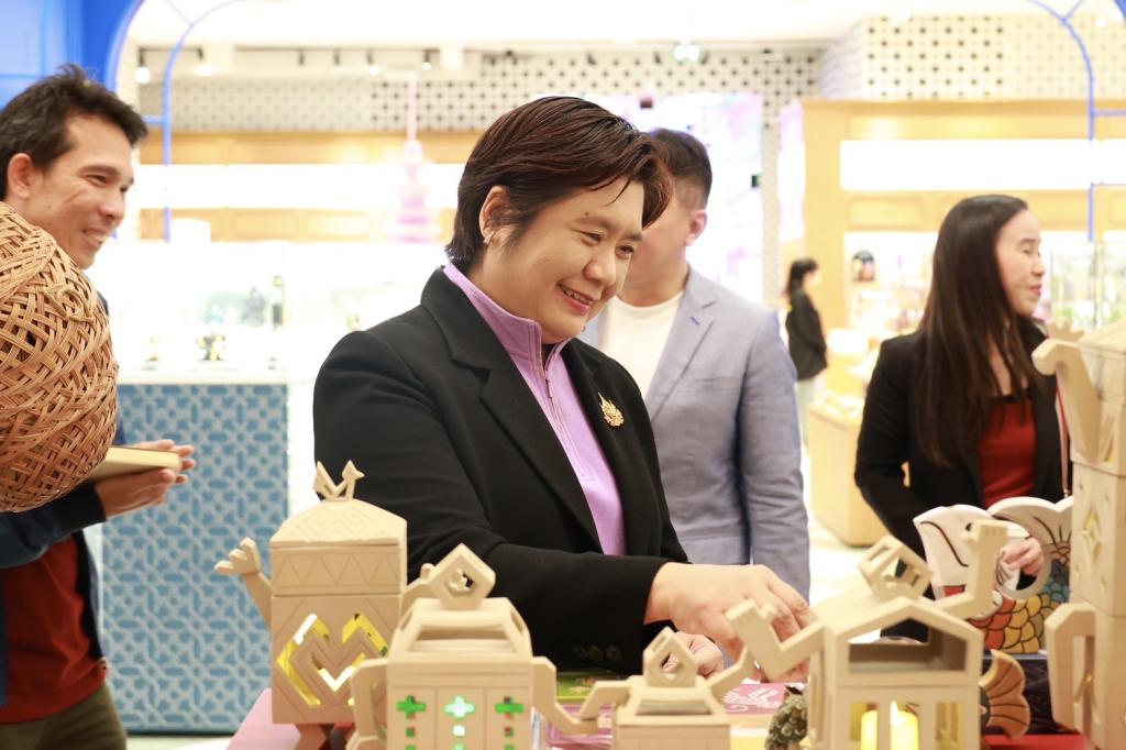 “รองอธิบดีดวงดาว” ร่วมแสดงความยินดี Fashion Hero Brand จุดประกาย Soft Power ดันคราฟต์ไทยสู่ตลาดโลก ตามนโยบาย รมว.เอกนัฏ