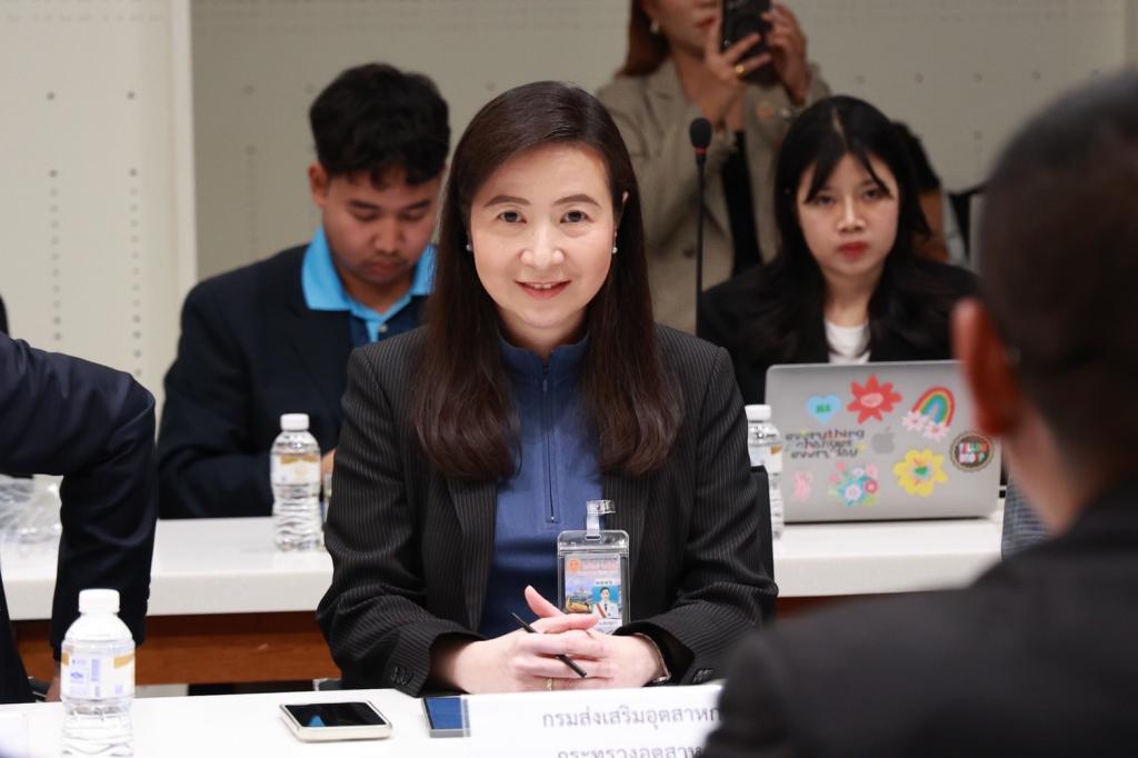 "รมว.เอกนัฎ " นำทีม กระทรวงอุตฯ ล้อมวงหารือ แนวทางพัฒนาอุตสาหกรรมป้องกันประเทศ มอบหมาย "อธิบดีณัฏฐิญา” ตั้งทีมดีพร้อม วางแผนร่วมกับภาคเอกชน เชื่อมั่นสามารถยกระดับ ผปก. ไทย  สร้างเศรษฐกิจใหม่ เพิ่มรายได้ให้ประเทศไทย