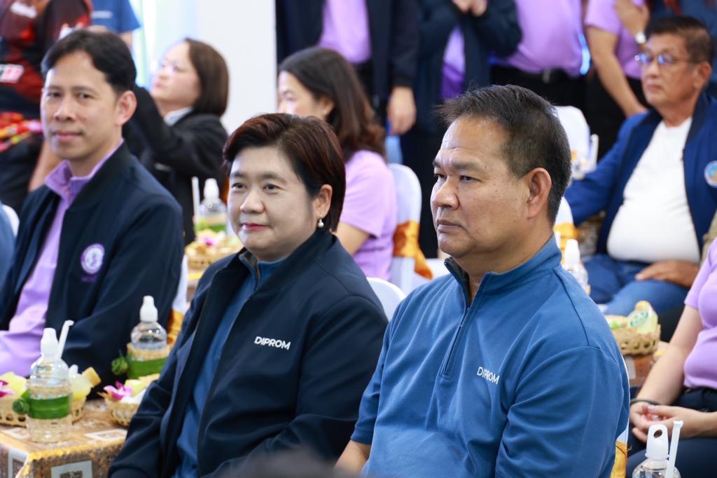 “รมว.เอกนัฏ” ลงพื้นที่ ชื่นชม “ดีพร้อม” ยกระดับ ศก.ฐานราก จังหวัดนครสวรรค์ ดึงวัตถุดิบท้องถิ่น ต่อยอดสร้างรายได้ให้ชุมชน