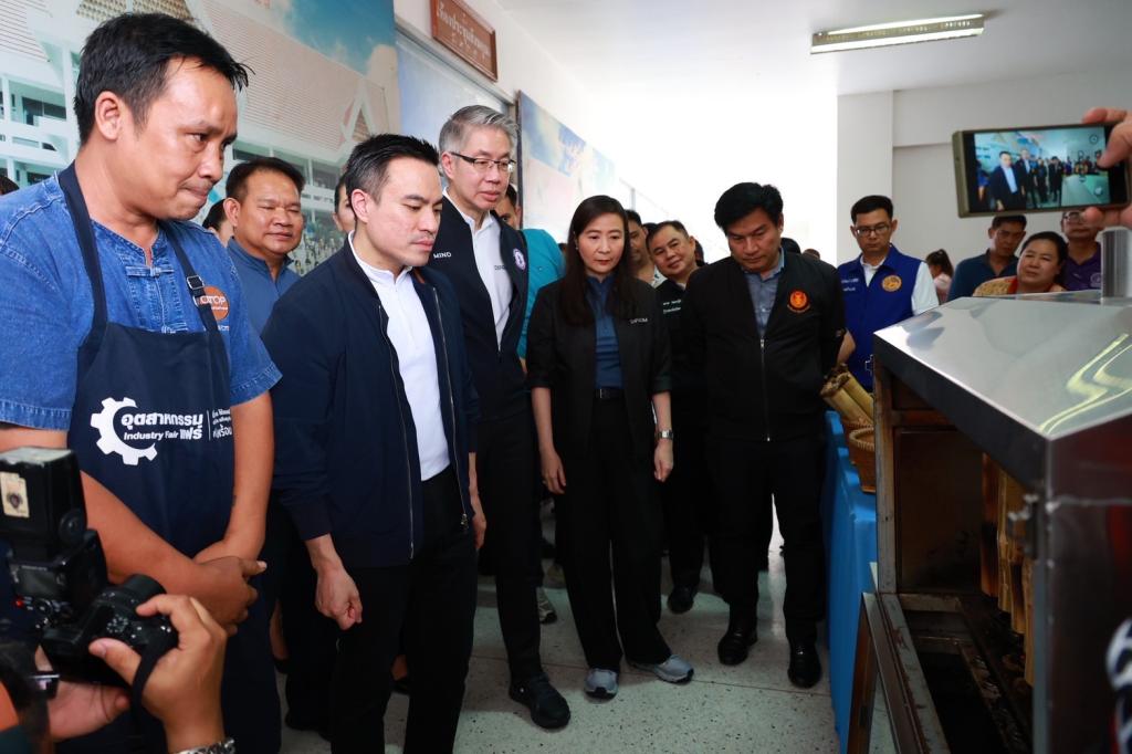 “รมว.เอกนัฏ” ลงพื้นที่ ชื่นชม “ดีพร้อม” ยกระดับ ศก.ฐานราก จังหวัดนครสวรรค์ ดึงวัตถุดิบท้องถิ่น ต่อยอดสร้างรายได้ให้ชุมชน