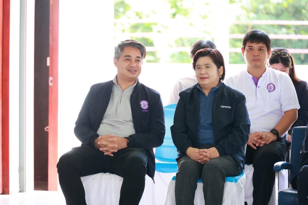 “รมว.เอกนัฏ” ลงพื้นที่ อ.ชุมแสง ยก “ดีพร้อม” เป็นกลไกขับเคลื่อน ศก. ชุมชน สร้างงาน สร้างรายได้ จากการใช้วัตถุดิบท้องถิ่น สู่เกษตรแปรรูป