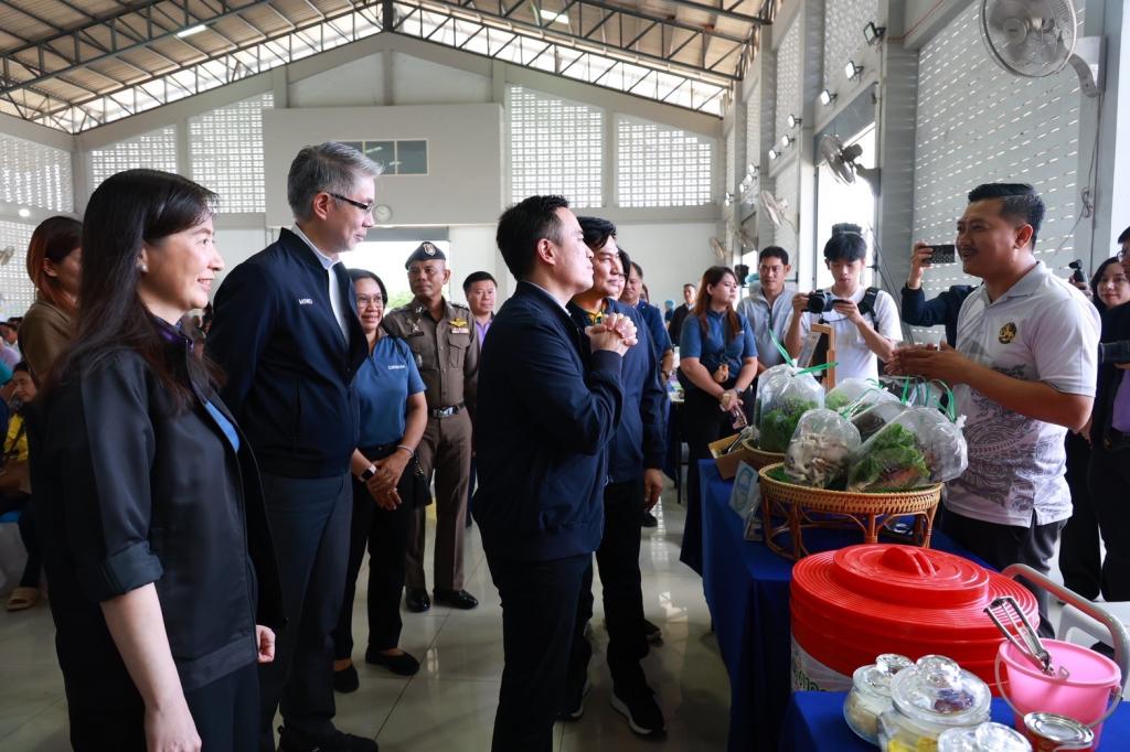 “รมว.เอกนัฏ” ลงพื้นที่ อ.ชุมแสง ยก “ดีพร้อม” เป็นกลไกขับเคลื่อน ศก. ชุมชน สร้างงาน สร้างรายได้ จากการใช้วัตถุดิบท้องถิ่น สู่เกษตรแปรรูป