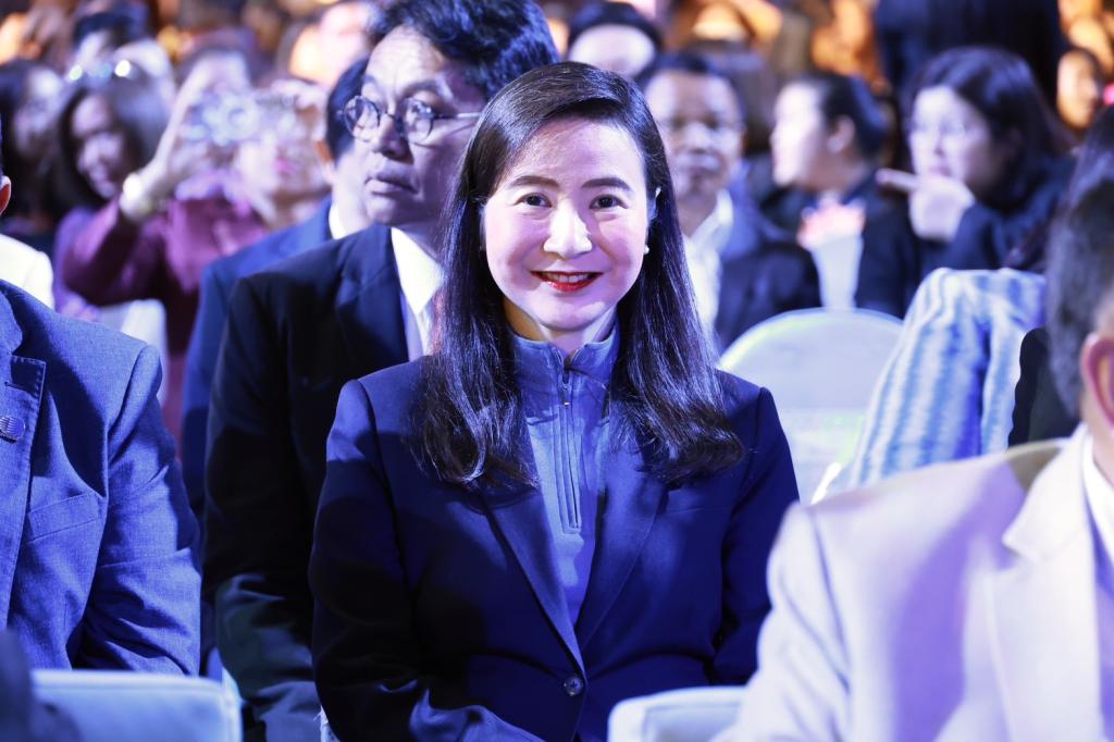 สุดยอดหน่วยงานภาครัฐ! “ดีพร้อม : ขับเคลื่อนสำเภาธุรกิจ-บนกระแสนาวาสีทอง“ ของเศรษฐกิจสังคมโลกใหม่ ด้วยเรือธงดีพร้อมที่ทันสมัย สะอาด สะดวก โปร่งใส ขจัดอุปสรรคให้อุตสาหกรรมไทย บนความภาคภูมิใจในนโยบาย รมว.เอกนัฏ ผงาดรับรางวัล ”สำเภา-นาวาทอง“ ปี 68