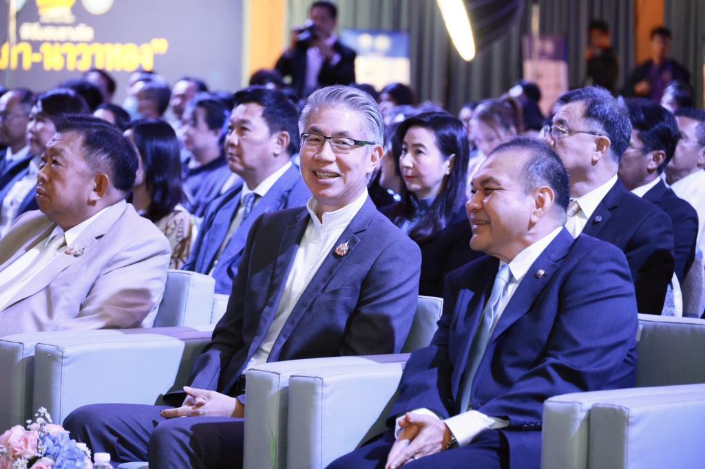 สุดยอดหน่วยงานภาครัฐ! “ดีพร้อม : ขับเคลื่อนสำเภาธุรกิจ-บนกระแสนาวาสีทอง“ ของเศรษฐกิจสังคมโลกใหม่ ด้วยเรือธงดีพร้อมที่ทันสมัย สะอาด สะดวก โปร่งใส ขจัดอุปสรรคให้อุตสาหกรรมไทย บนความภาคภูมิใจในนโยบาย รมว.เอกนัฏ ผงาดรับรางวัล ”สำเภา-นาวาทอง“ ปี 68