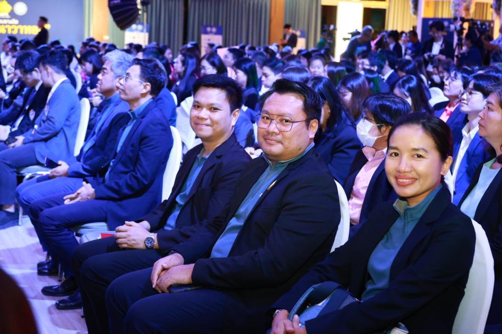 สุดยอดหน่วยงานภาครัฐ! “ดีพร้อม : ขับเคลื่อนสำเภาธุรกิจ-บนกระแสนาวาสีทอง“ ของเศรษฐกิจสังคมโลกใหม่ ด้วยเรือธงดีพร้อมที่ทันสมัย สะอาด สะดวก โปร่งใส ขจัดอุปสรรคให้อุตสาหกรรมไทย บนความภาคภูมิใจในนโยบาย รมว.เอกนัฏ ผงาดรับรางวัล ”สำเภา-นาวาทอง“ ปี 68