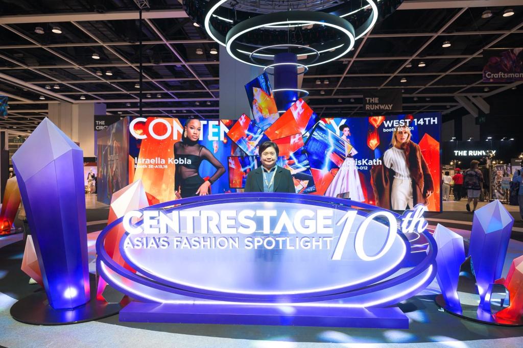 “รองอธิบดีดวงดาว” ยกทัพแฟชั่นไทยโกอินเตอร์ บุก CENTRESTAGE 2025 ฮ่องกง ผลักดันซอฟต์พาวเวอร์แฟชั่นไทย เจิดจรัสบนเวทีโลก ตามสั่ง "อธิบดีณัฏฐิญา"