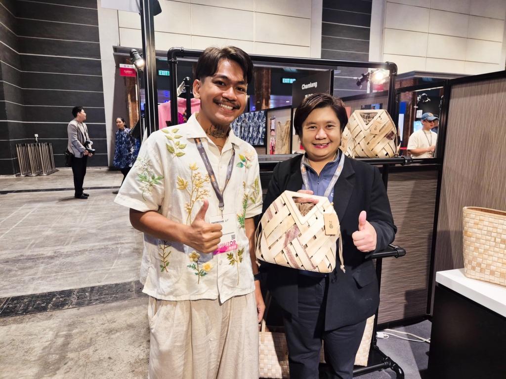 “รองอธิบดีดวงดาว” ยกทัพแฟชั่นไทยโกอินเตอร์ บุก CENTRESTAGE 2025 ฮ่องกง ผลักดันซอฟต์พาวเวอร์แฟชั่นไทย เจิดจรัสบนเวทีโลก ตามสั่ง "อธิบดีณัฏฐิญา"