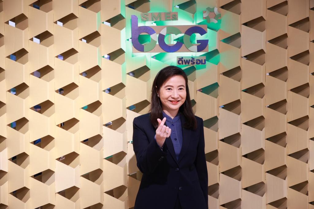 “ดีพร้อม” โชว์ความสำเร็จ 13 ต้นแบบ ขับเคลื่อนธุรกิจ SMEs สู่คาร์บอนต่ำ ด้วย BCG Model รับมาตรฐานใหม่โลก พร้อมลดก๊าซเรือนกระจกกว่า 120,000 ตันคาร์บอนไดออกไซด์เทียบเท่า (tCO2eq)