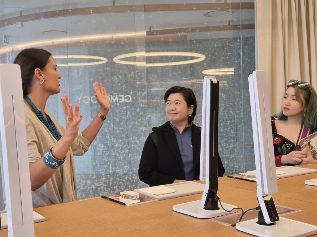 “ดีพร้อม” โชว์โมเดล L'ÉCOLE Asia Pacific โรงเรียนศิลปะเครื่องประดับชั้นนำ จุดประกายแรงบันดาลใจสู่วงการแฟชั่นและดีไซน์ไทย