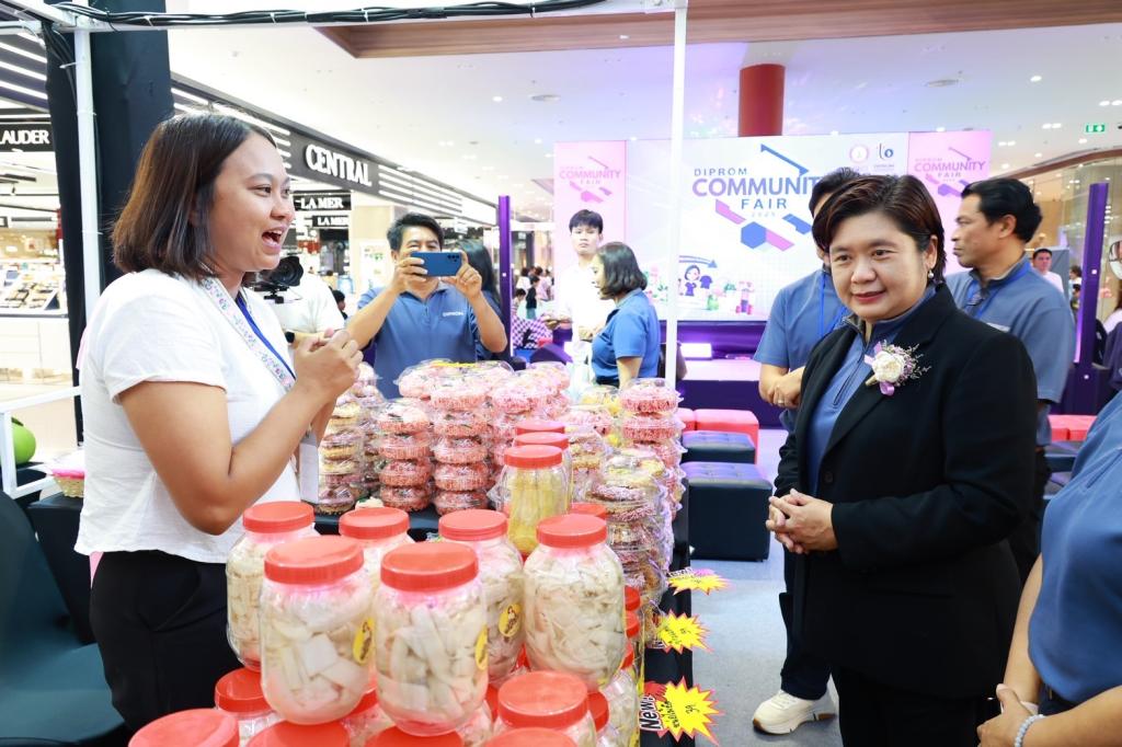 “ดีพร้อม” เปิดพื้นที่ “Community Fair 2025” เชื่อมตลาด ผปก. ชุมชนภาคเหนือล่างและกลางบน ให้โอกาสโตไกล สร้างรายได้ กระตุ้น ศก. ในพื้นที่ให้ยั่งยืน ตามนโยบาย “อธิบดีณัฏฐิญา”