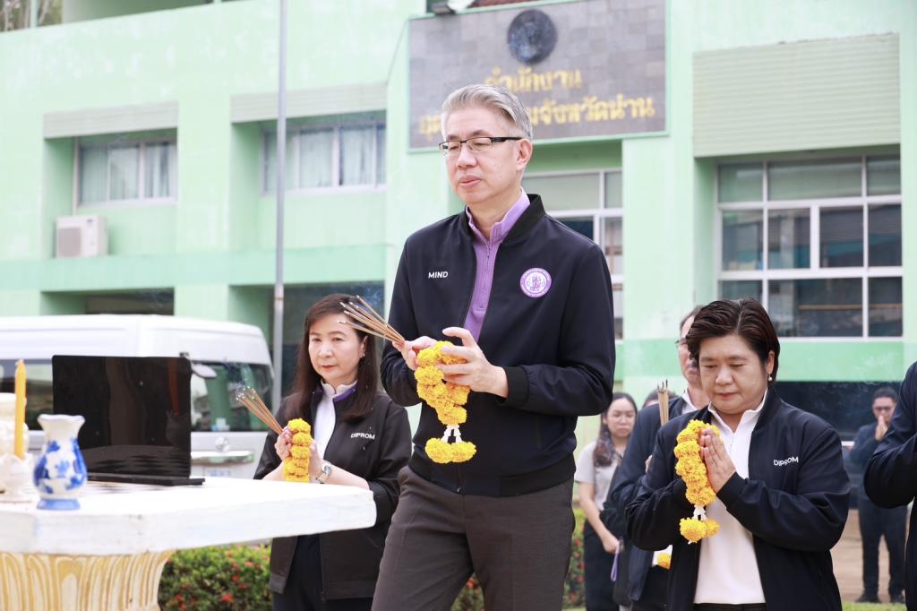 “ปลัดณัฐพล” ลงพื้นที่น่านนคร ตรวจเยี่ยม ให้กำลังใจเจ้าหน้าที่ สอจ.น่าน ที่ได้รับผลกระทบจากเหตุอุทกภัย และให้แนวทางการแก้ไขและป้องกันระยะยาว ”อธิบดีณัฏฐิญา“ ยินดีสนับสนุนส่งทีมดีพร้อมช่วยดำเนินการพัฒนาและฟื้นฟู มุ่งเน้นสร้างสุขให้บุคลากร