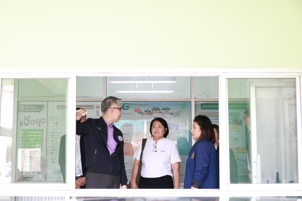 “ปลัดณัฐพล” ลงพื้นที่น่านนคร ตรวจเยี่ยม ให้กำลังใจเจ้าหน้าที่ สอจ.น่าน ที่ได้รับผลกระทบจากเหตุอุทกภัย และให้แนวทางการแก้ไขและป้องกันระยะยาว ”อธิบดีณัฏฐิญา“ ยินดีสนับสนุนส่งทีมดีพร้อมช่วยดำเนินการพัฒนาและฟื้นฟู มุ่งเน้นสร้างสุขให้บุคลากร