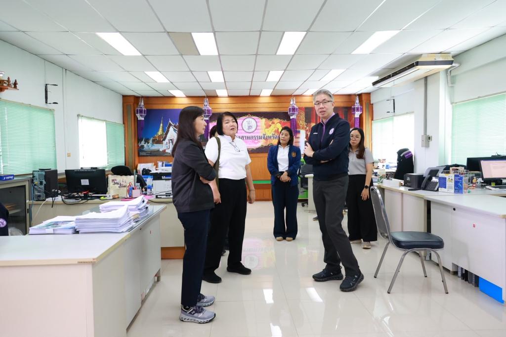 “ปลัดณัฐพล” ลงพื้นที่น่านนคร ตรวจเยี่ยม ให้กำลังใจเจ้าหน้าที่ สอจ.น่าน ที่ได้รับผลกระทบจากเหตุอุทกภัย และให้แนวทางการแก้ไขและป้องกันระยะยาว ”อธิบดีณัฏฐิญา“ ยินดีสนับสนุนส่งทีมดีพร้อมช่วยดำเนินการพัฒนาและฟื้นฟู มุ่งเน้นสร้างสุขให้บุคลากร