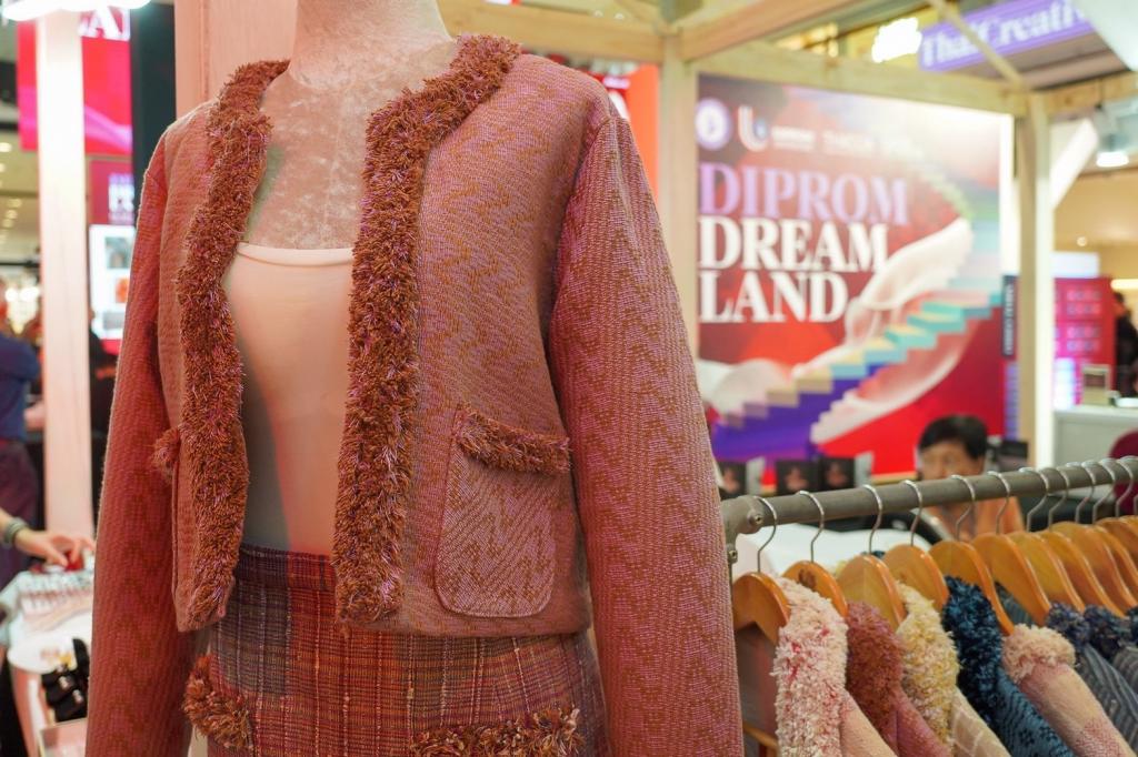 “ดีพร้อม” เปิดพื้นที่แห่งความฝัน “DIPROM DREAM LAND” โชว์ 30 แบรนด์แฟชั่น สร้างโอกาส ขับเคลื่อนพลังสร้างสรรค์ไทยสู่สากล