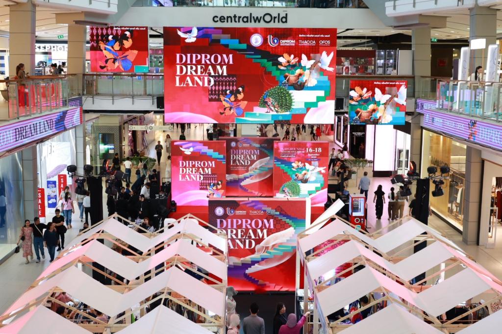 “ดีพร้อม” เปิดพื้นที่แห่งความฝัน “DIPROM DREAM LAND” โชว์ 30 แบรนด์แฟชั่น สร้างโอกาส ขับเคลื่อนพลังสร้างสรรค์ไทยสู่สากล