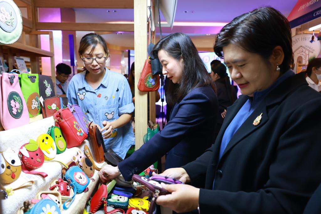 "ดีพร้อม" เปิดตัวดินแดนแสนสร้างสรรค์ “DIPROM CREATIVE LAND” พัฒนาศักยภาพอุตสาหกรรมครบวงจร ยกระดับแบรนด์ไทยอย่างยั่งยืน