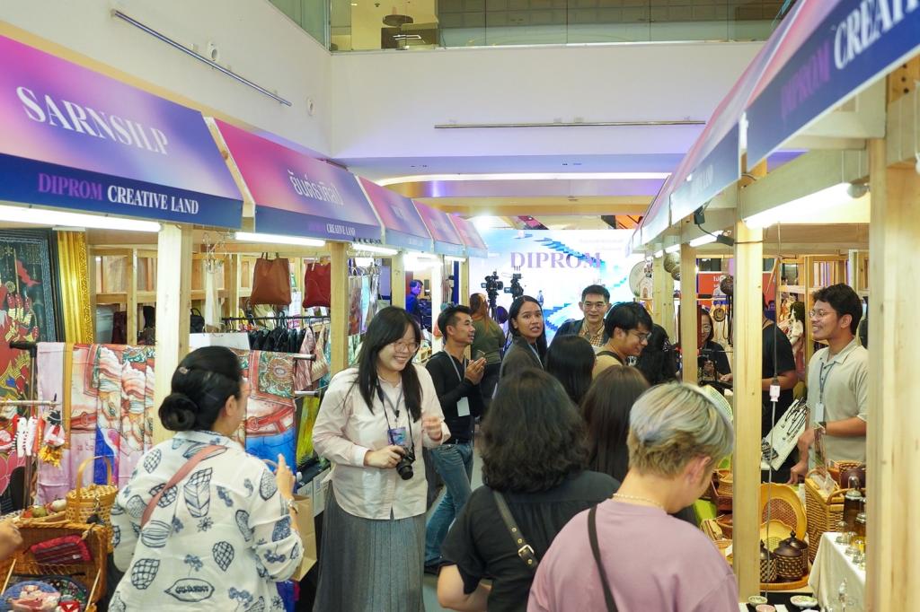 "ดีพร้อม" เปิดตัวดินแดนแสนสร้างสรรค์ “DIPROM CREATIVE LAND” พัฒนาศักยภาพอุตสาหกรรมครบวงจร ยกระดับแบรนด์ไทยอย่างยั่งยืน