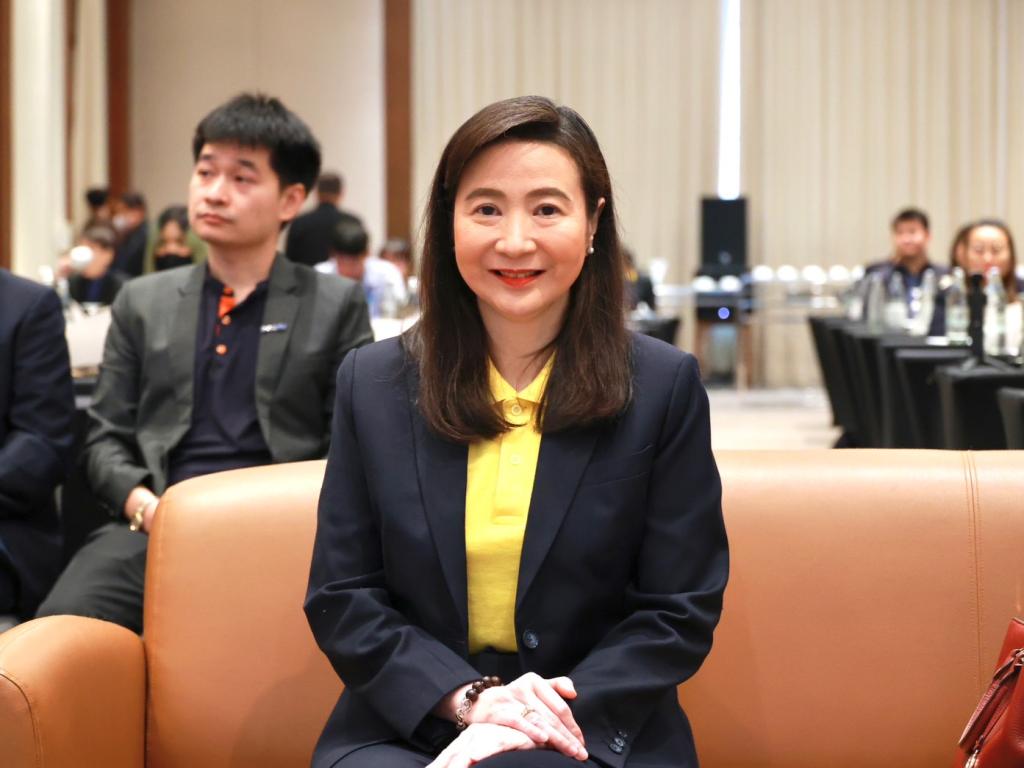 “อธิบดีณัฏฐิญา” ชื่นชม พร้อมมอบโล่ประกาศเกียรติคุณ ให้ ผปก. ที่พร้อมปรับตัว ใช้เทคโนโลยีเสริมแกร่งโลจิสติกส์และซัพพลายเชน สร้างภูมิคุ้มกันธุรกิจ ตามนโยบาย “ดีพร้อมคอมมูนิตี้ ที่นี่มีแต่ให้”