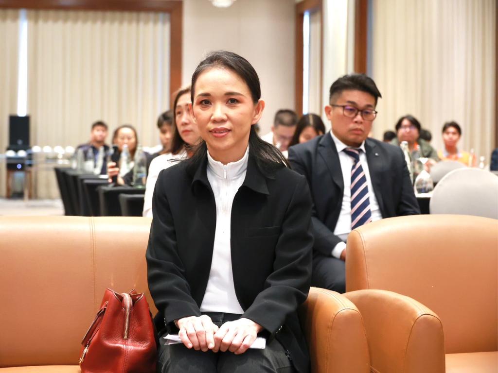 “อธิบดีณัฏฐิญา” ชื่นชม พร้อมมอบโล่ประกาศเกียรติคุณ ให้ ผปก. ที่พร้อมปรับตัว ใช้เทคโนโลยีเสริมแกร่งโลจิสติกส์และซัพพลายเชน สร้างภูมิคุ้มกันธุรกิจ ตามนโยบาย “ดีพร้อมคอมมูนิตี้ ที่นี่มีแต่ให้”