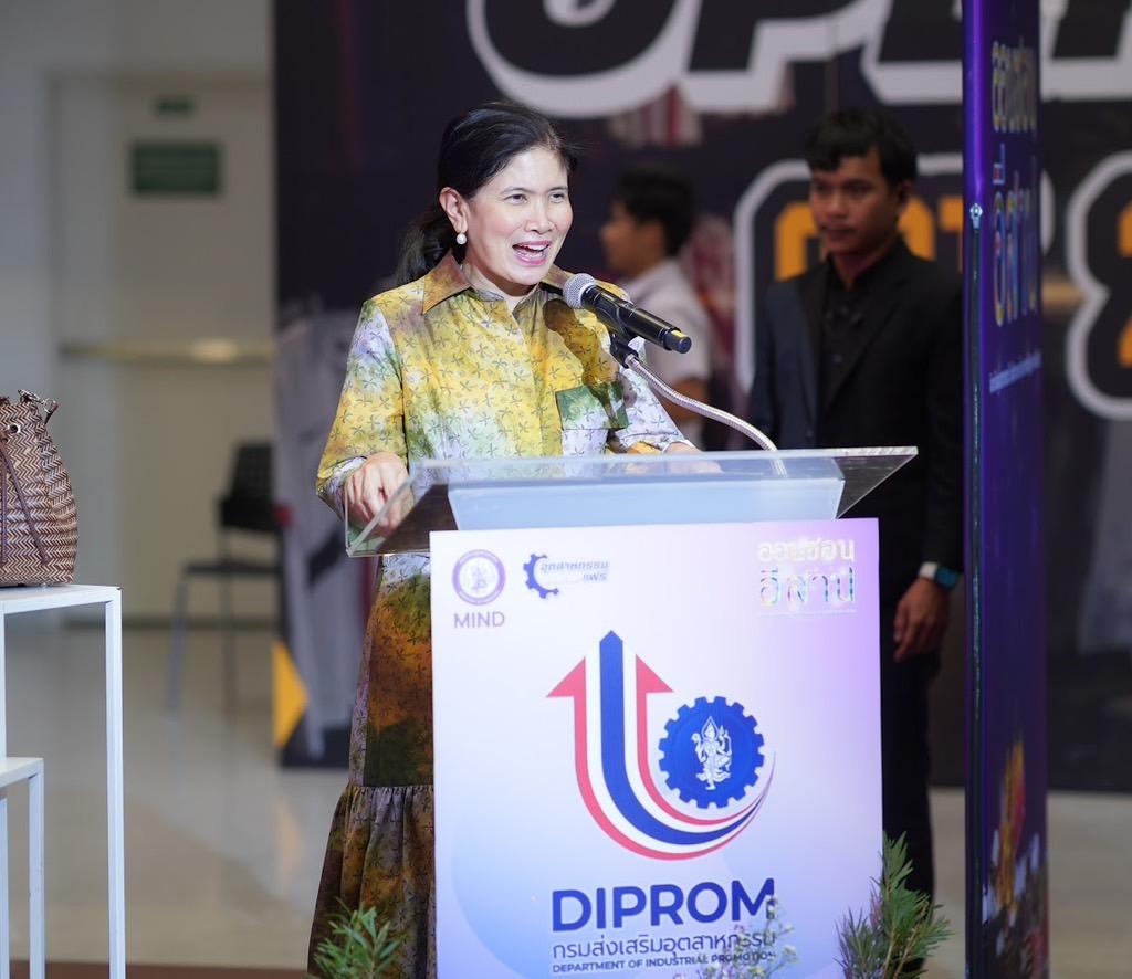 "ดีพร้อม" เปิด “ออนซอนอีสาน” ข้ามภาคบุกศรีราชา ยก 50 ผู้ประกอบการ ทดสอบตลาด หนุนเอสเอ็มอี–วิสาหกิจชุมชนสู่ตลาดสมัยใหม่