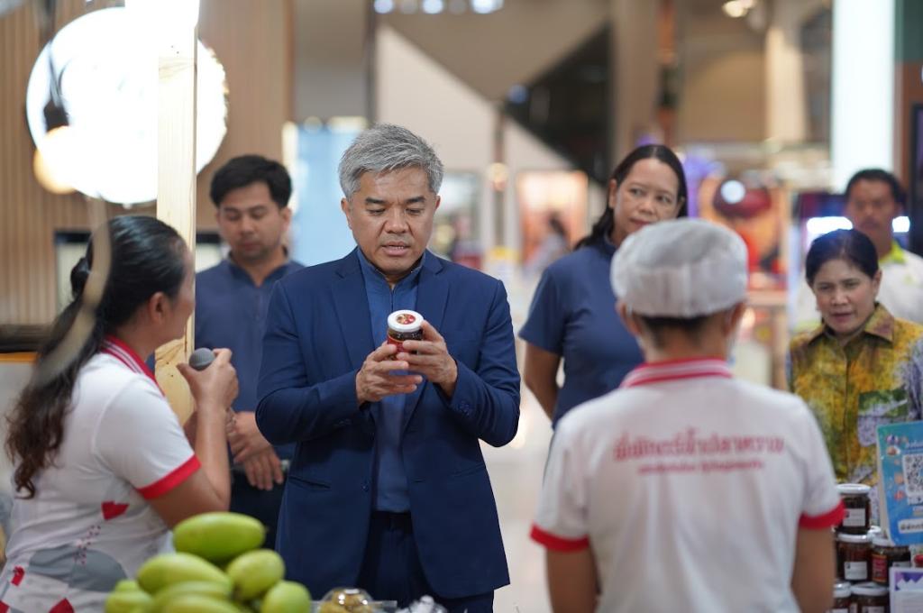 "ดีพร้อม" เปิด “ออนซอนอีสาน” ข้ามภาคบุกศรีราชา ยก 50 ผู้ประกอบการ ทดสอบตลาด หนุนเอสเอ็มอี–วิสาหกิจชุมชนสู่ตลาดสมัยใหม่