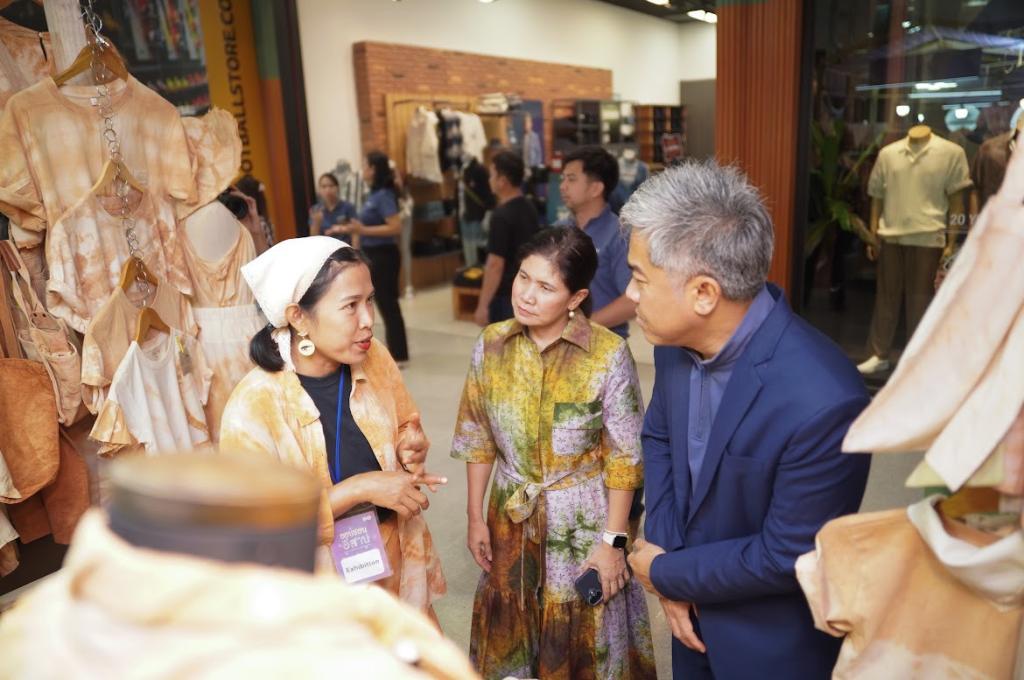 "ดีพร้อม" เปิด “ออนซอนอีสาน” ข้ามภาคบุกศรีราชา ยก 50 ผู้ประกอบการ ทดสอบตลาด หนุนเอสเอ็มอี–วิสาหกิจชุมชนสู่ตลาดสมัยใหม่