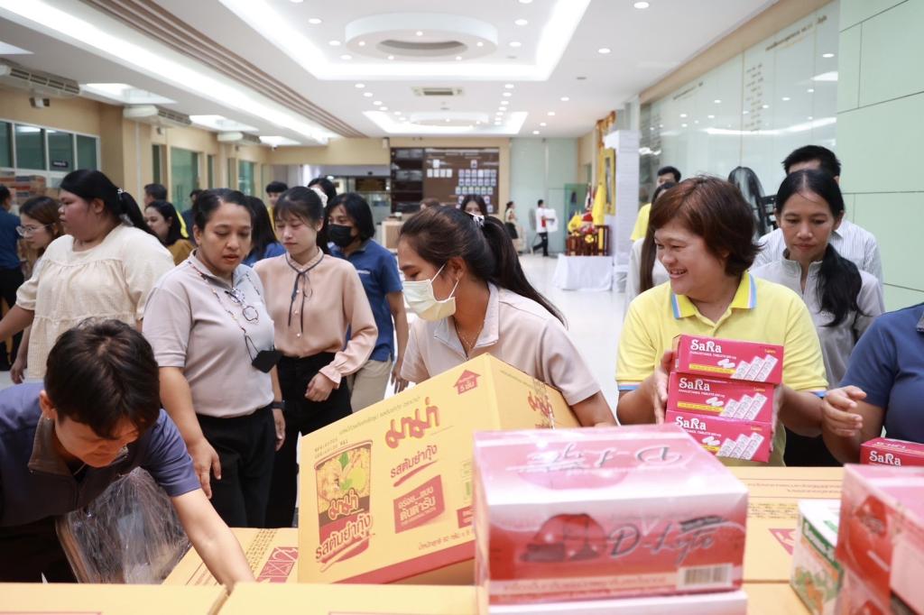 “ปลัดณัฐพล” มอบ “อธิบดีณัฏฐิญา” นำทัพ เจ้าหน้าที่ดีพร้อม เร่งลำเลียงสิ่งของจำเป็น พร้อมถุงยังชีพ ส่งกำลังใจให้ประชาชนคนไทยในพื้นที่อุทกภัยภาคกลาง เน้นย้ำ MIND as 1 ช่วย อก. ในทุกภารกิจในการช่วยเหลือประชาชนและภาคอุตสาหกรรมอย่างดีพร้อม
