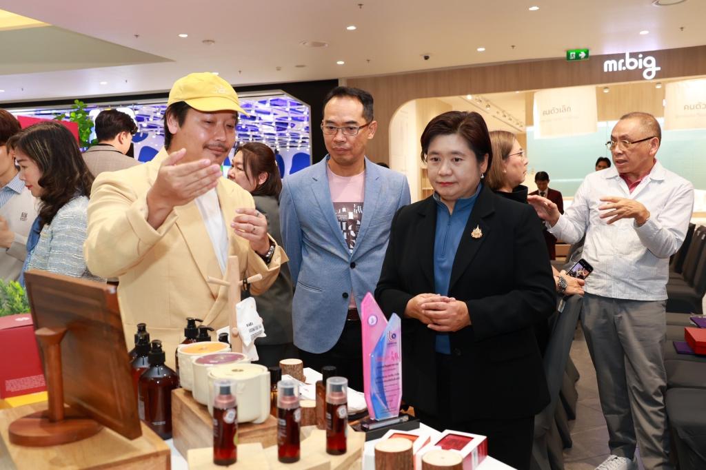งามอย่างไทย จากภายในสู่ภายนอก “ดีพร้อม” โชว์ศักยภาพ ดัน 25 แบรนด์ไทย สู่เวทีเครื่องสำอางระดับโลก