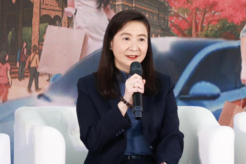 กระทรวงอุตสาหกรรม หนุน “ดีพร้อม” ลุยผนึกกำลังภาคเอกชน จัดบิ๊กอีเวนท์ อุตสาหกรรมแฟร์ 2025 “ช้อปเพลิน เดินฟิน เช็กอินลำปาง” พร้อมเปิดพื้นที่ DIPROM MICE CENTER เมืองรถม้า ยกทัพสินค้าคุณภาพราคาประหยัด หวังบูมเศรษฐกิจปลายปีกว่า 200 ล้านบาท