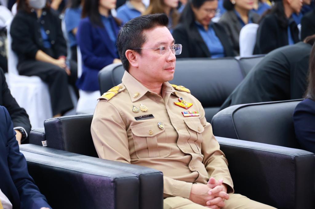 กระทรวงอุตสาหกรรม หนุน “ดีพร้อม” ลุยผนึกกำลังภาคเอกชน จัดบิ๊กอีเวนท์ อุตสาหกรรมแฟร์ 2025 “ช้อปเพลิน เดินฟิน เช็กอินลำปาง” พร้อมเปิดพื้นที่ DIPROM MICE CENTER เมืองรถม้า ยกทัพสินค้าคุณภาพราคาประหยัด หวังบูมเศรษฐกิจปลายปีกว่า 200 ล้านบาท