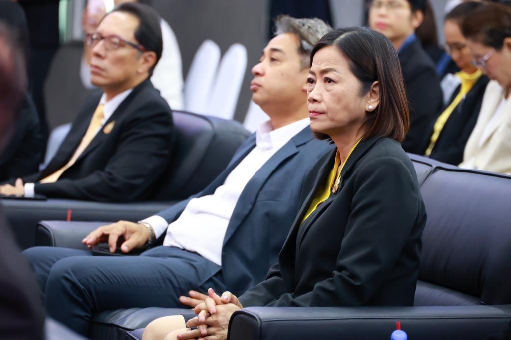 กระทรวงอุตสาหกรรม หนุน “ดีพร้อม” ลุยผนึกกำลังภาคเอกชน จัดบิ๊กอีเวนท์ อุตสาหกรรมแฟร์ 2025 “ช้อปเพลิน เดินฟิน เช็กอินลำปาง” พร้อมเปิดพื้นที่ DIPROM MICE CENTER เมืองรถม้า ยกทัพสินค้าคุณภาพราคาประหยัด หวังบูมเศรษฐกิจปลายปีกว่า 200 ล้านบาท