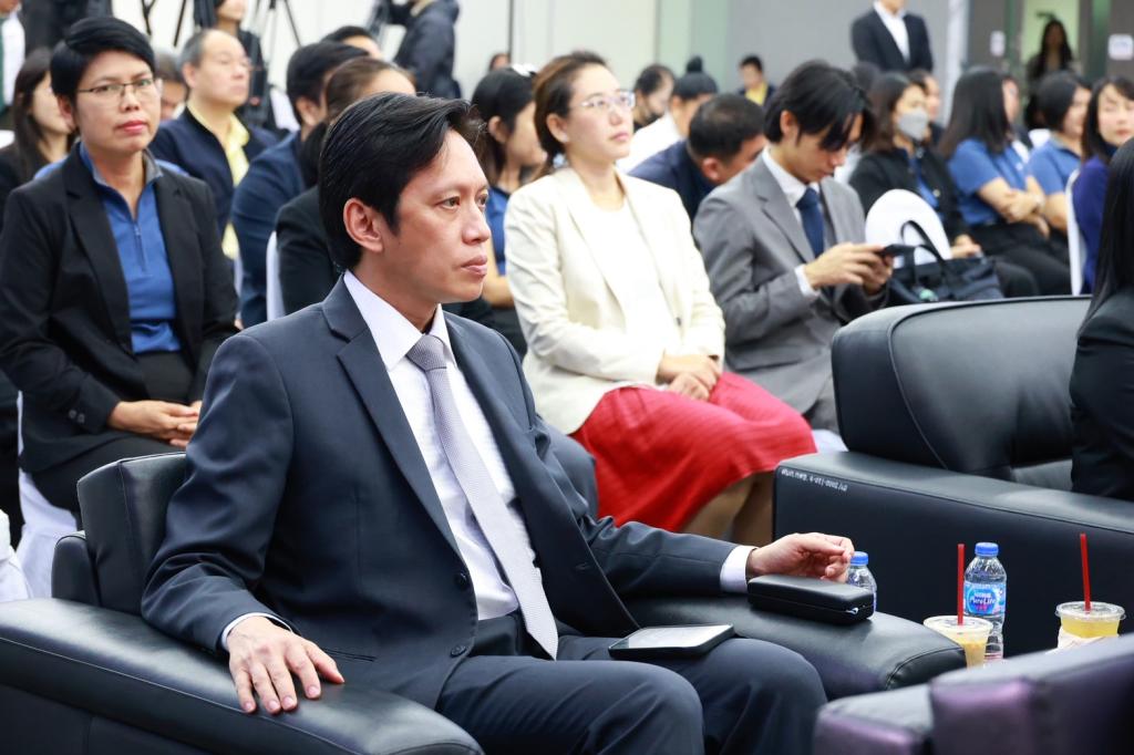 กระทรวงอุตสาหกรรม หนุน “ดีพร้อม” ลุยผนึกกำลังภาคเอกชน จัดบิ๊กอีเวนท์ อุตสาหกรรมแฟร์ 2025 “ช้อปเพลิน เดินฟิน เช็กอินลำปาง” พร้อมเปิดพื้นที่ DIPROM MICE CENTER เมืองรถม้า ยกทัพสินค้าคุณภาพราคาประหยัด หวังบูมเศรษฐกิจปลายปีกว่า 200 ล้านบาท