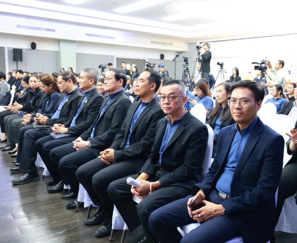 กระทรวงอุตสาหกรรม หนุน “ดีพร้อม” ลุยผนึกกำลังภาคเอกชน จัดบิ๊กอีเวนท์ อุตสาหกรรมแฟร์ 2025 “ช้อปเพลิน เดินฟิน เช็กอินลำปาง” พร้อมเปิดพื้นที่ DIPROM MICE CENTER เมืองรถม้า ยกทัพสินค้าคุณภาพราคาประหยัด หวังบูมเศรษฐกิจปลายปีกว่า 200 ล้านบาท