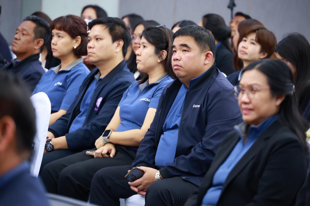 กระทรวงอุตสาหกรรม หนุน “ดีพร้อม” ลุยผนึกกำลังภาคเอกชน จัดบิ๊กอีเวนท์ อุตสาหกรรมแฟร์ 2025 “ช้อปเพลิน เดินฟิน เช็กอินลำปาง” พร้อมเปิดพื้นที่ DIPROM MICE CENTER เมืองรถม้า ยกทัพสินค้าคุณภาพราคาประหยัด หวังบูมเศรษฐกิจปลายปีกว่า 200 ล้านบาท