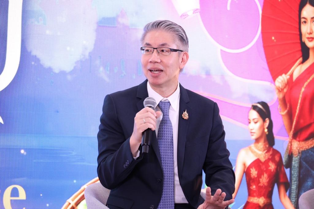 “ปลัดณัฐพล” มอบ “อธิบดีณัฏฐิญา” เป็นแม่งาน ลุยจัดบิ๊กอีเว้นท์ “มหกรรมดีพร้อมเสน่ห์ไทย : Thai Vibe by DIPROM“ โชว์สินค้าอัตลักษณ์พื้นถิ่นกว่า 400 ร้านค้า เดินหน้าดันแบรนด์ไทยสู่ศูนย์กลางอาหารและแฟชั่นระดับโลก คาดบูมเศรษฐกิจปลายปี กว่า 250 ล้านบาท